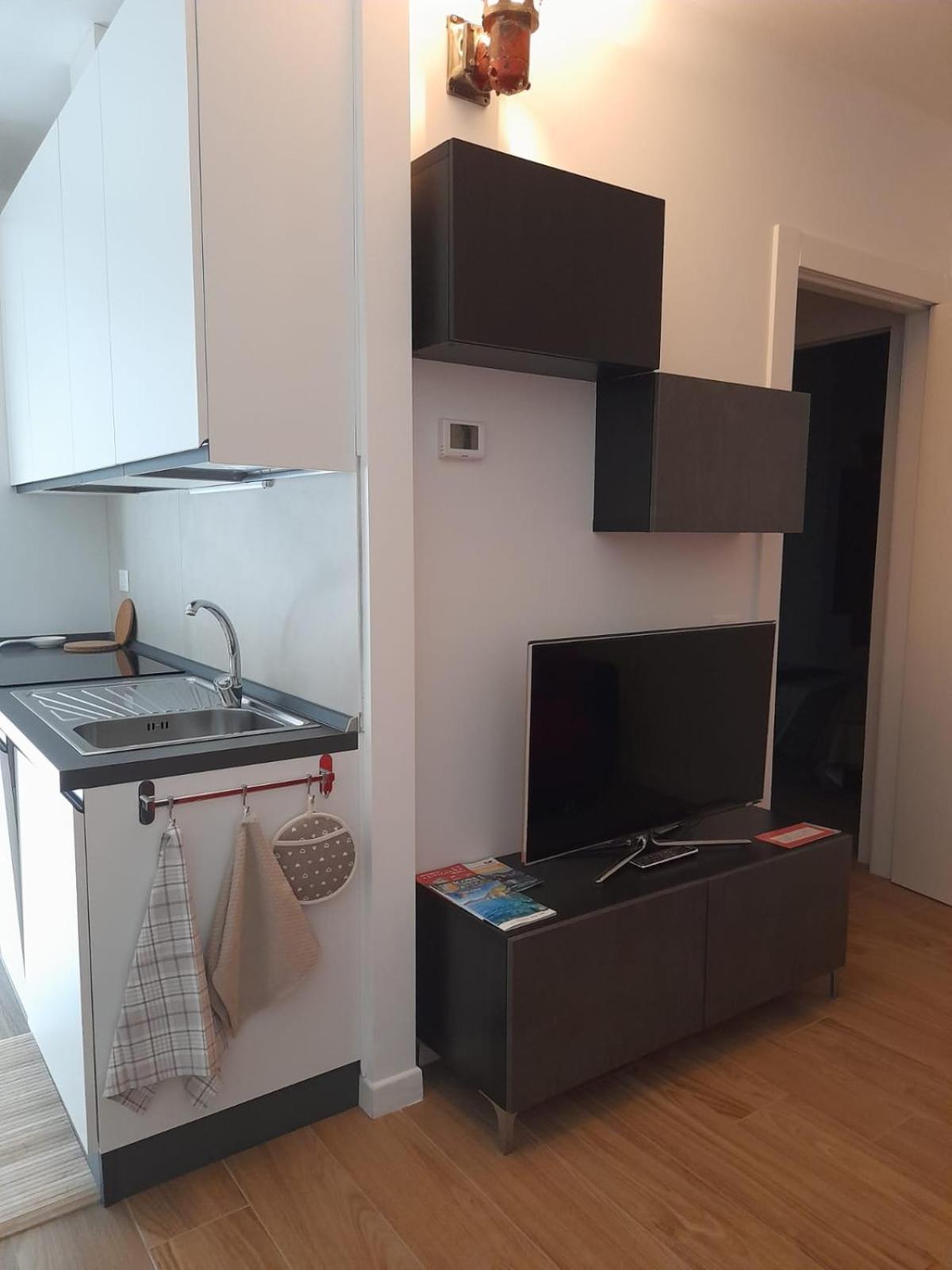 The Blue Nest - Red Apartment Near 5 Terre 斯培西亚 外观 照片
